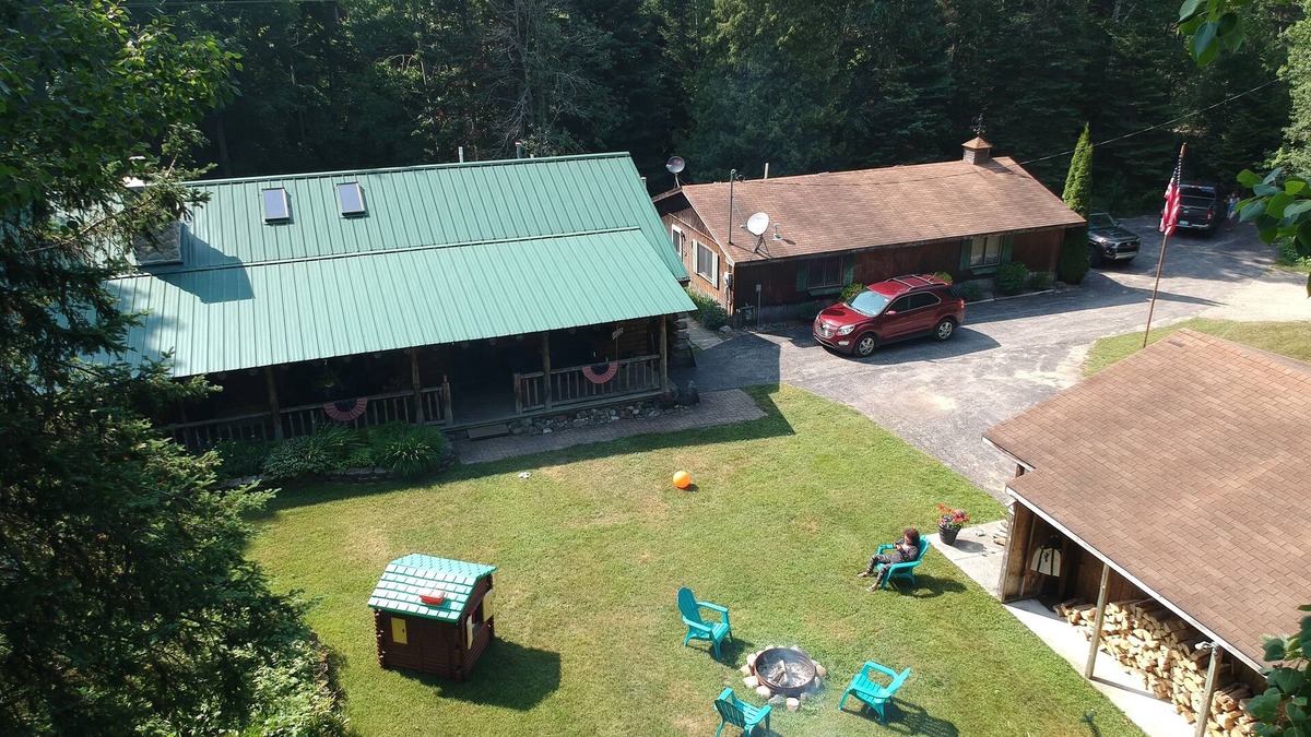 Cheboygan House | Secluded Log Cabin and Guest House Close to Mackinaw City!