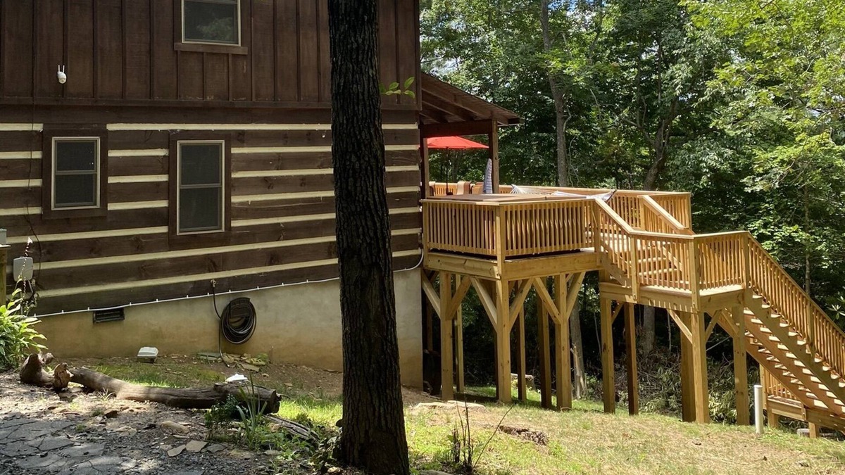Jefferson Cabin | Secluded Log Cabin+Hot Tub+New River+Grill