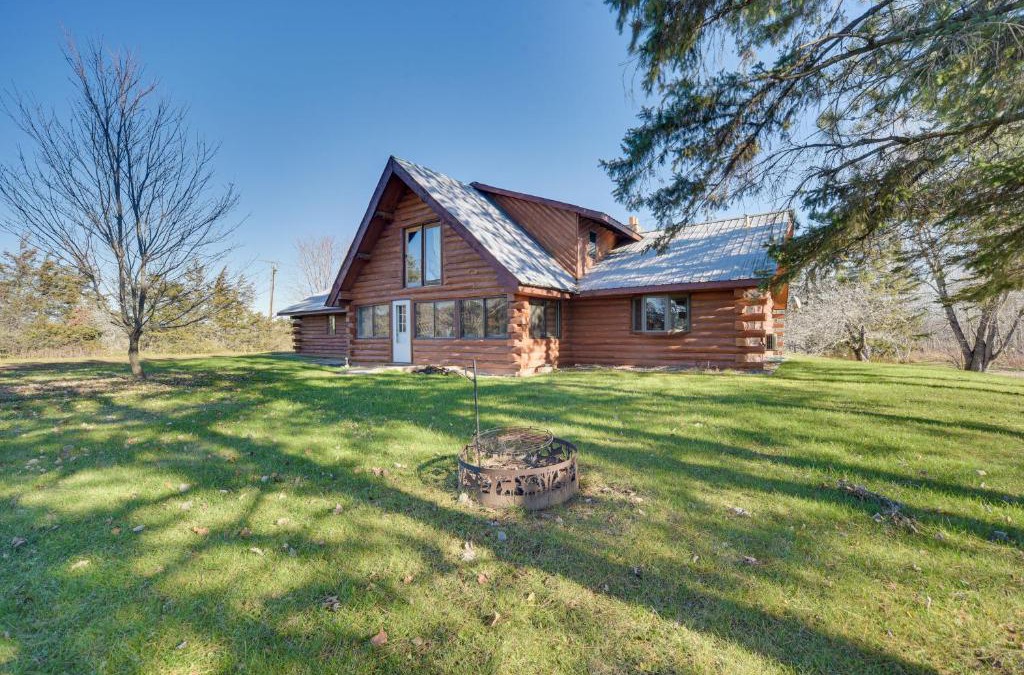Finlayson House | Secluded Log Cabin Less Than 1 Mi to Munger State Trail!