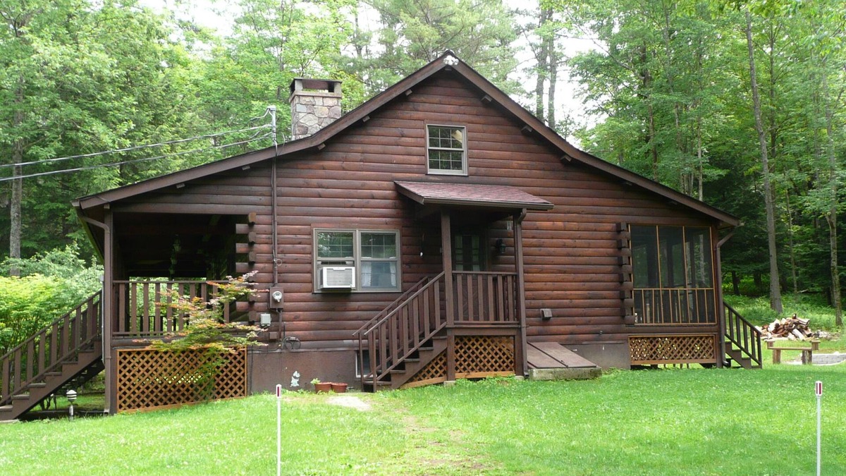Narrowsburg Cabin | Secluded Log Cabin with a 6-Person Hot Tub, Private Pond and Babbling Brook