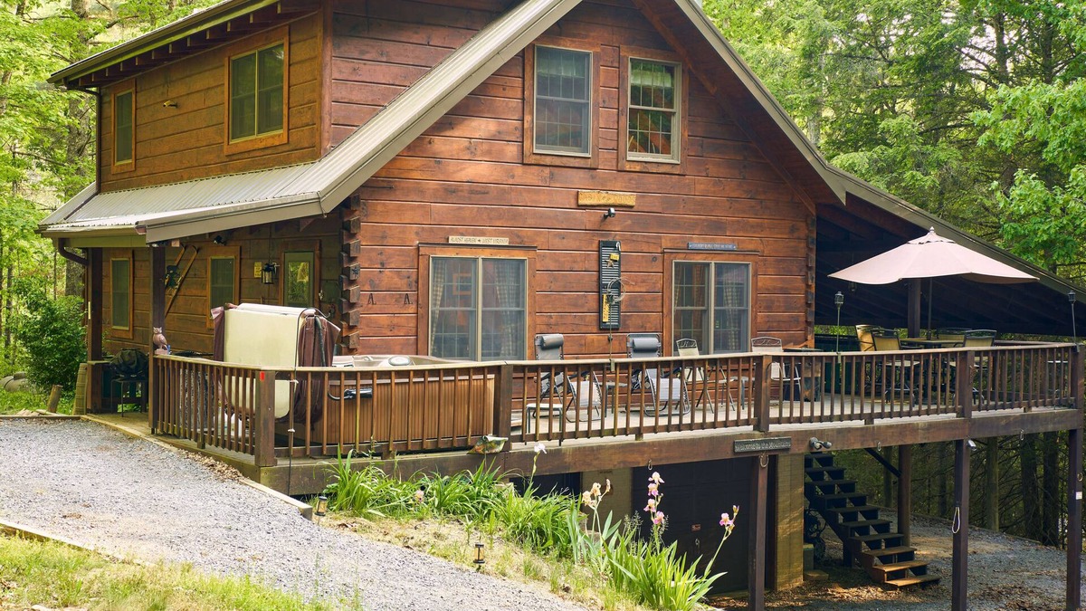 Cass Cabin | Secluded Log Home on 11 Forested Acres🌲 Jacuzzi🔥 Fire Pit🔥 Wood Stove🔥