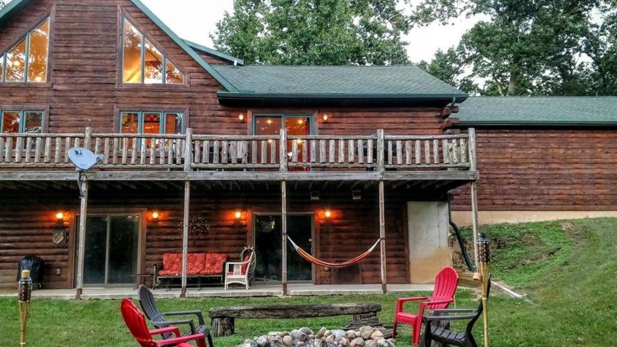 Hartford Cabin | Secluded Log Home