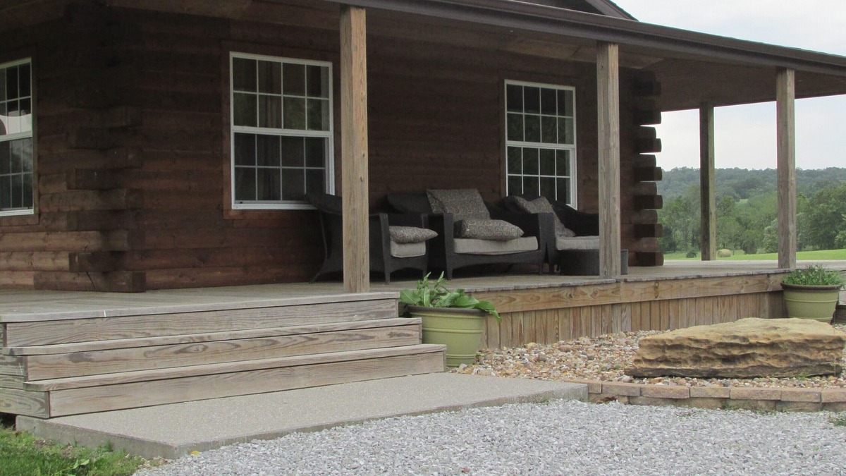 Buncombe Cabin | Secluded, Log Rental Cabin, Private Hot Tub,on Southern Illinois Wine Trail