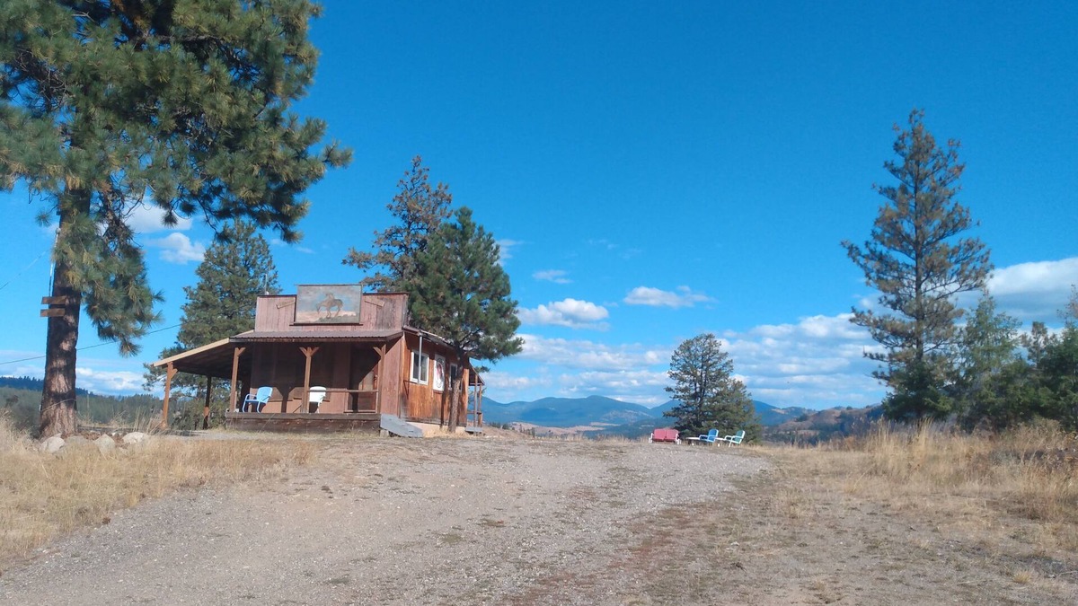 Republic Cabin | Secluded Lookout Cabin Hovering Above Town of Republic