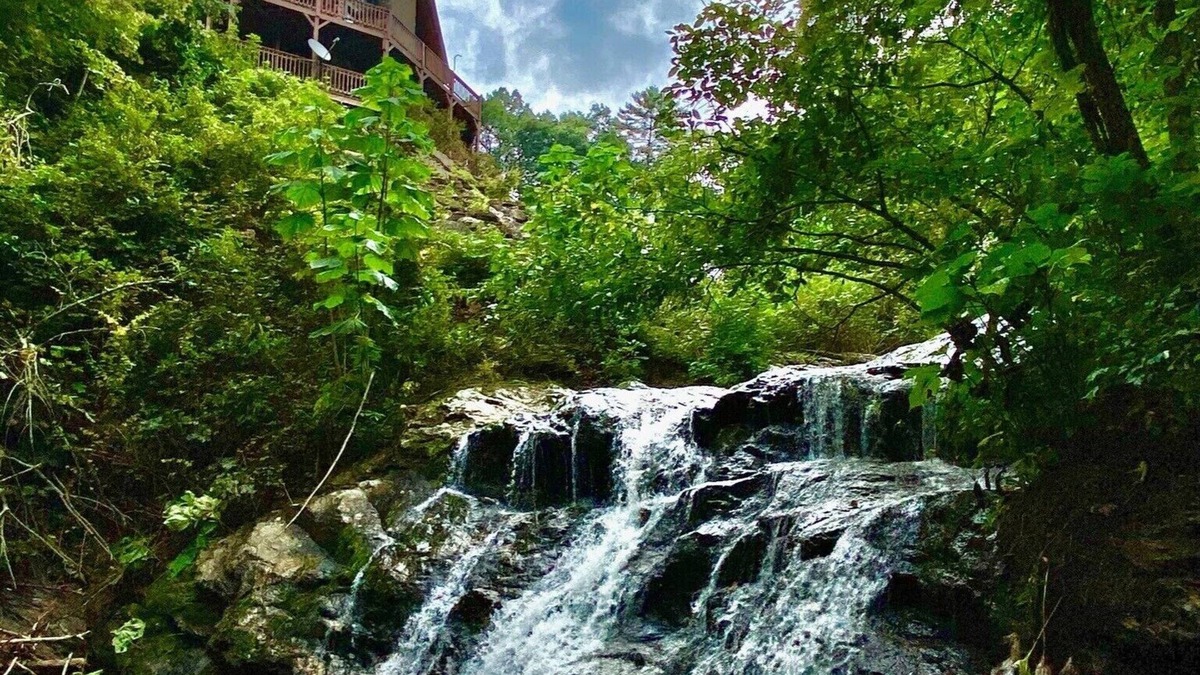 Chatsworth Cabin | Secluded Luxe Cabin with Waterfall/Creek Views 2 Decks, and Hiking!