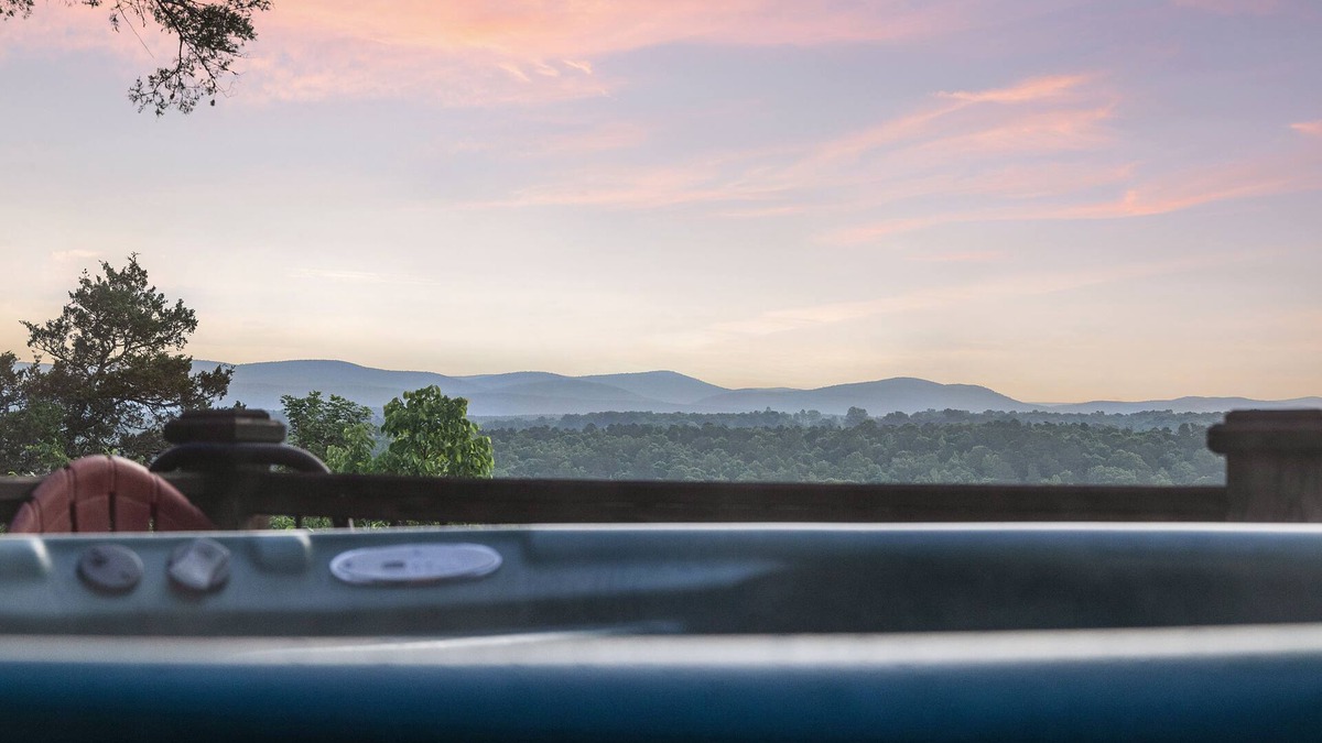 Octavia Cabin | Secluded, luxurious cabin perched above Eagle Fork Creek with sunrise views.