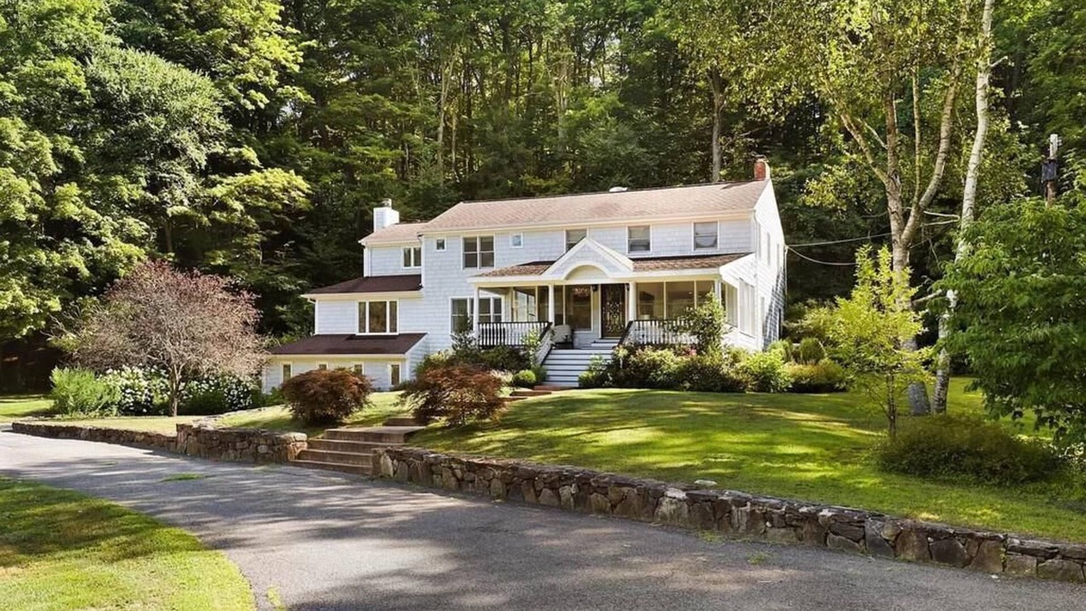 Town of New Castle House | Secluded Luxury Home – Peaceful, Comfortable, and Fully Private.