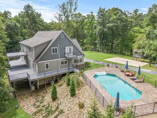 Skyland House | Secluded Luxury Home with Pool and Hot Tub in ASHEVILLE 15 min to Downtown