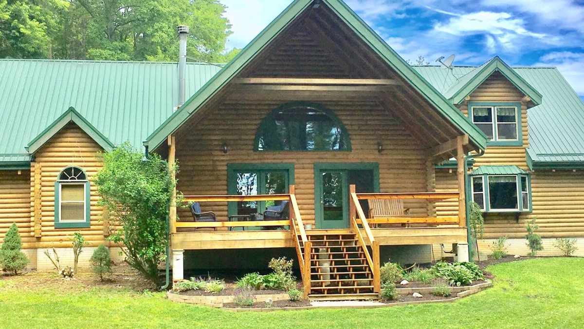 Logan Cabin | Secluded Luxury Lodge overlooking private 57 acre in Hocking Hills Region