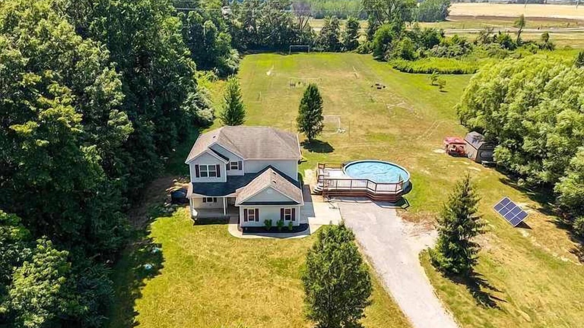 Fort Wayne House | Secluded Luxury Stay with Pond, Pool & Playset