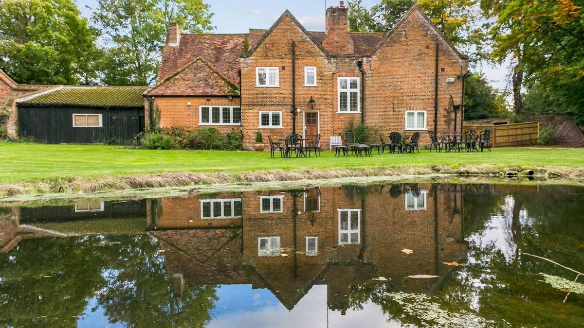Burnham House | Secluded Mansion Retreat - Expansive Private Oasis