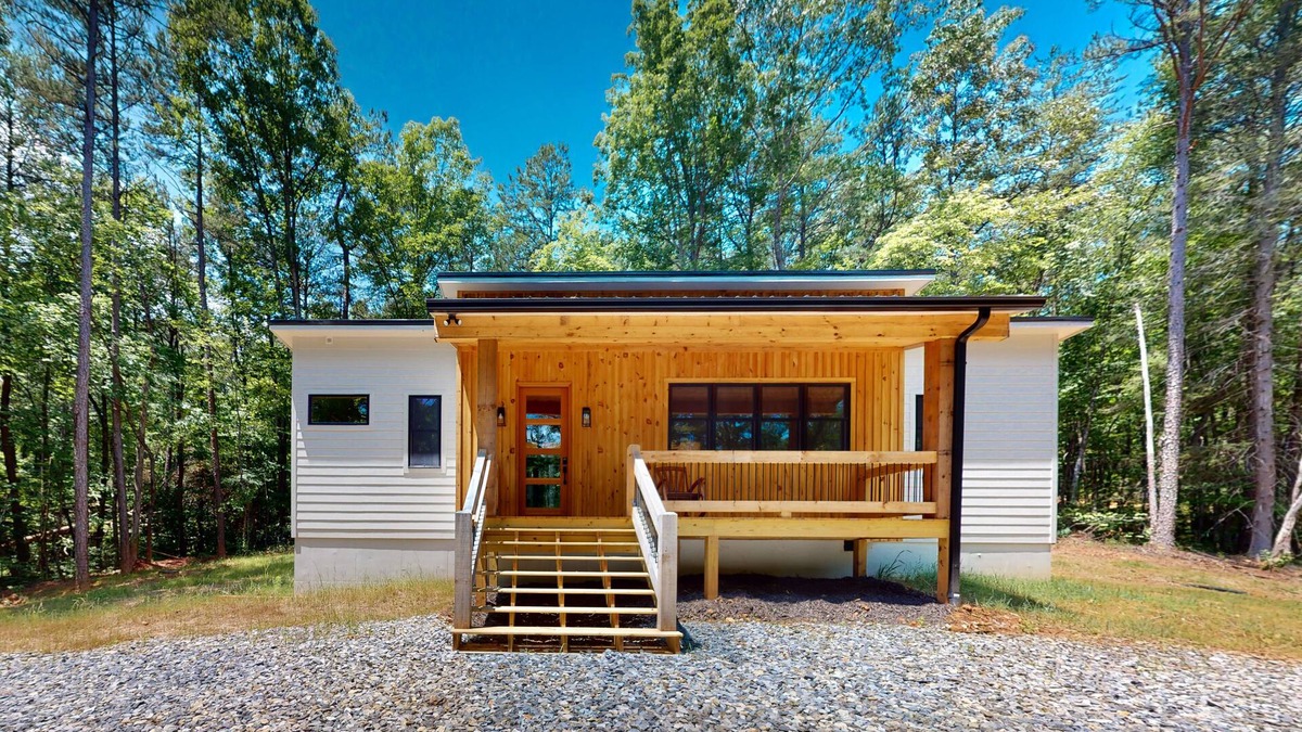 McCaysville House | Secluded modern house with hot tub, fireplaces, grill and forest views