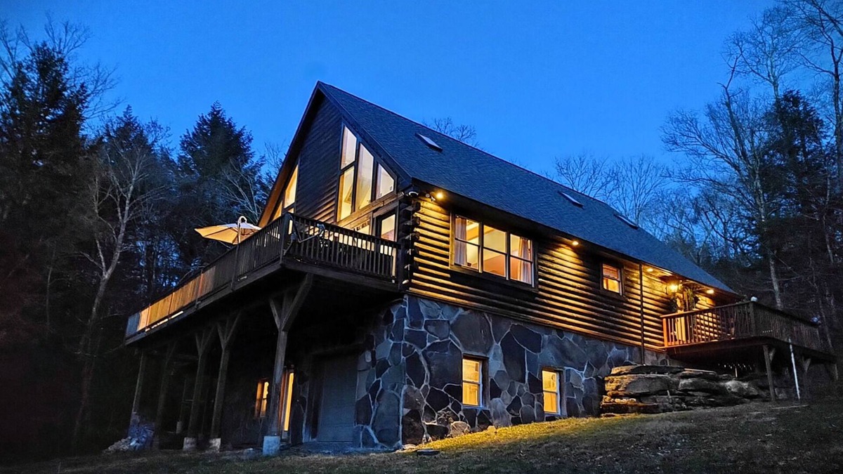 Roscoe Cabin | Secluded modern log cabin with picturesque private water fall on 12 acres!