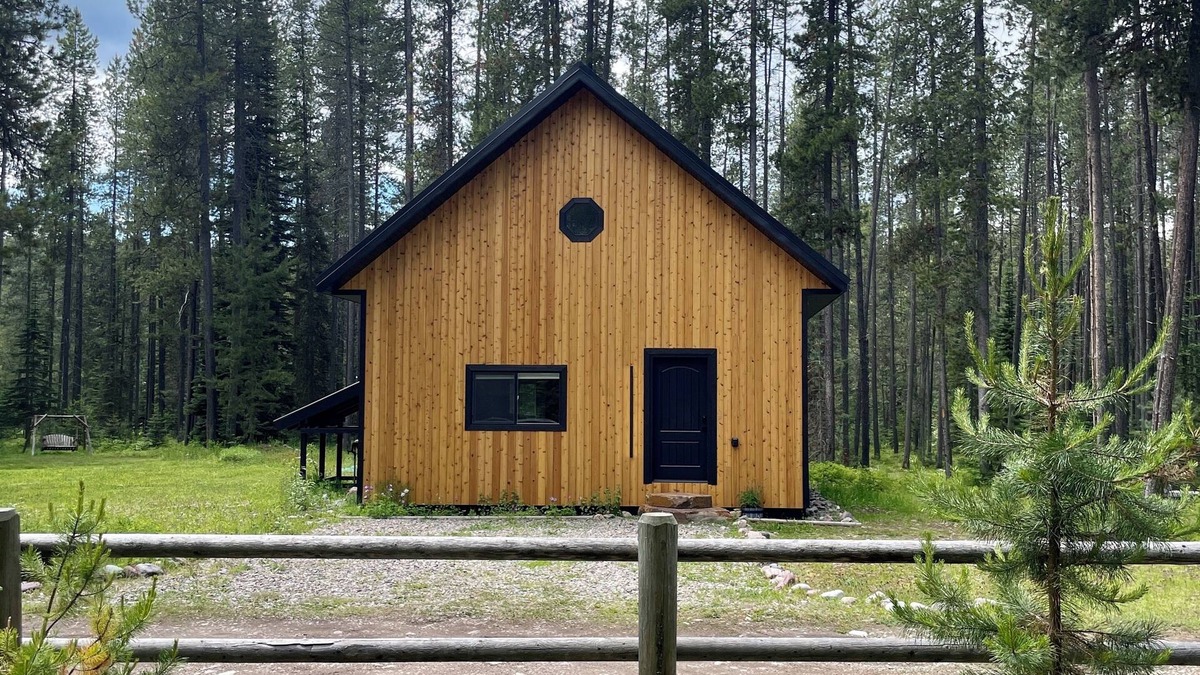Columbia Falls Cabin | Secluded modern cabin bordering Glacier National Park!