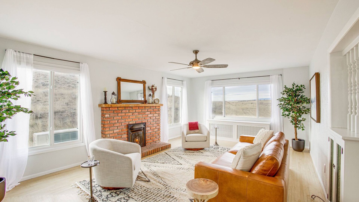 Golden Valley County House | Secluded Montana Getaway w/Fire Pit & Views!