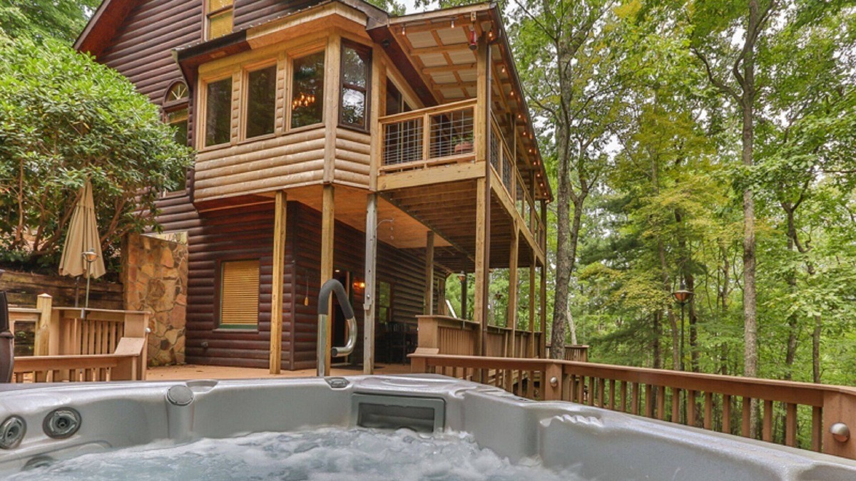 Walnut Mountain Cabin | Secluded Mountain Falls - Hot Tub, Dog Friendly/Minimum Age Requirement of 25 yr