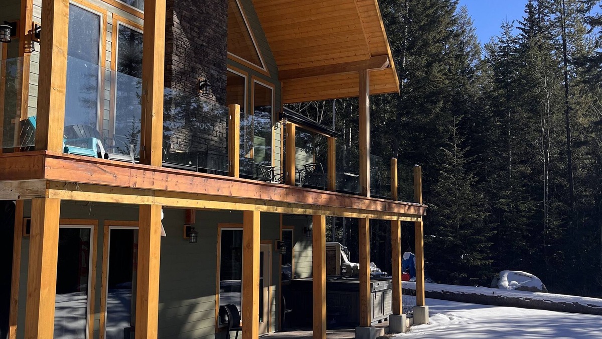 Golden House | Secluded Mountain Getaway With Astonishing Views