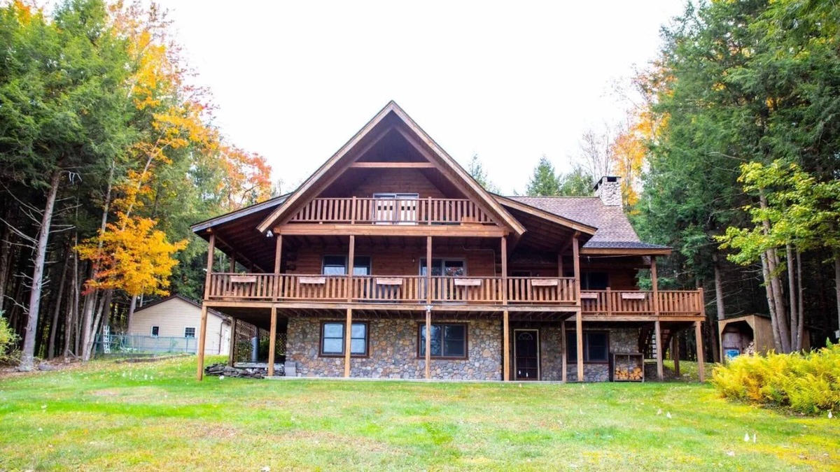 Roscoe House | Secluded Mountain Lodge w/ Expansive Lawn & Semi-Private Lake