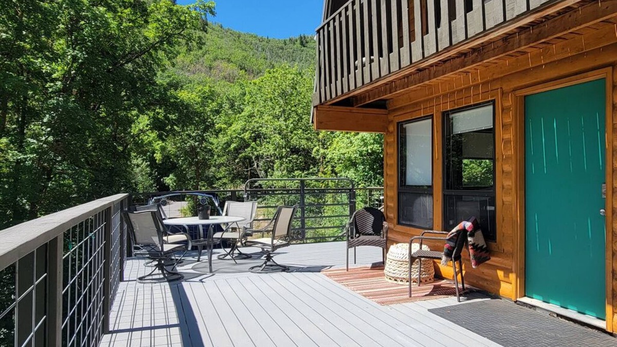 Midway Cabin | Secluded Mountain Property