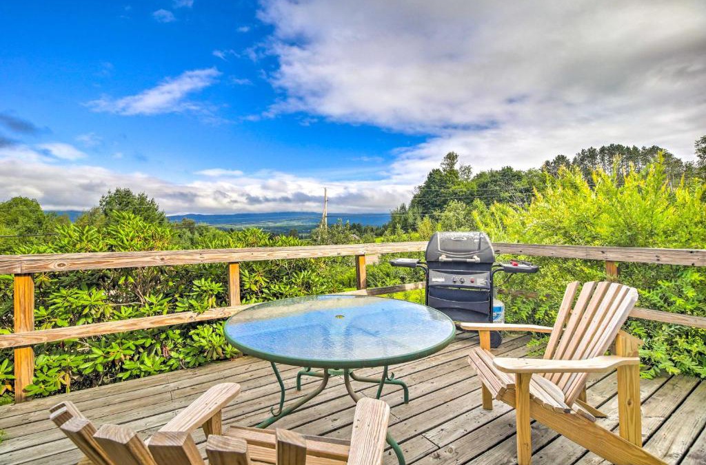 Morrisville House | Secluded Mountainside Home about 13 Mi to Skiing!