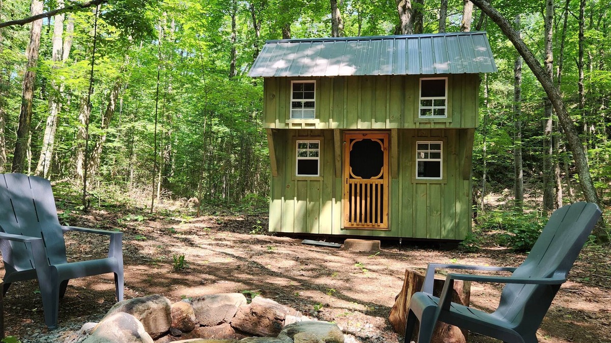 Clear Lake Cabin | Secluded Muskoka Glamping Cabin with Private Lake & Trails
