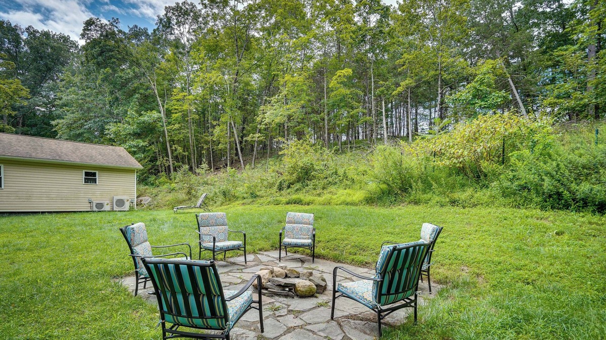 Mount Marion House | Secluded New York Abode w/ Fire Pit & Creek Access