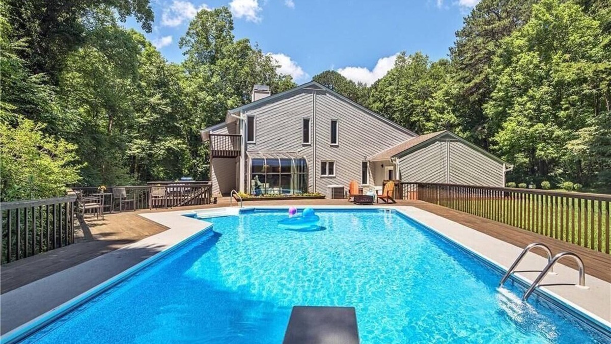 Fairview House | Secluded Oasis in Asheville! Game Room, Movie Theater, and Hot Tub * 20 min to Biltmore!