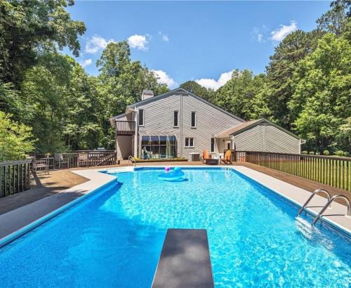 Fairview House | Secluded oasis in Asheville! GAME room MOVIE theater HOT tub - 20 min to Biltmore!