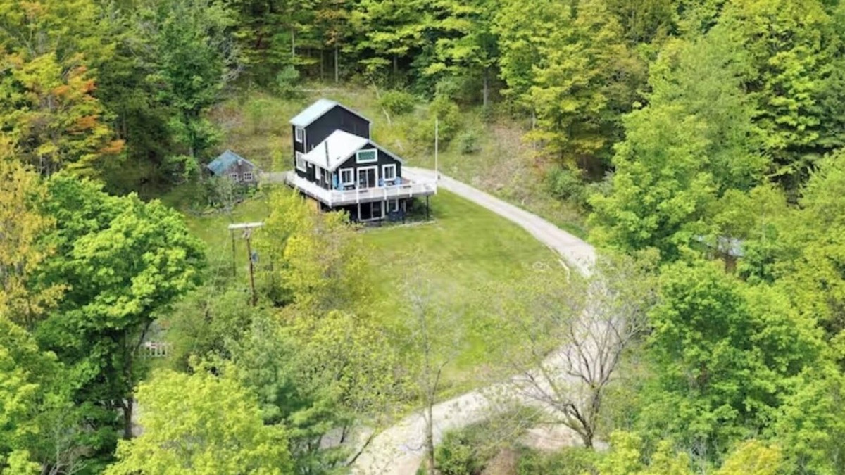 Springwater Ski Chalet | Secluded Oasis: Luxurious Retreat with Stunning Views 2BR/1BA