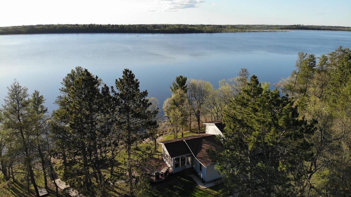 Menahga House | secluded peaceful lakefront 4br/2ba BOOK NOW!