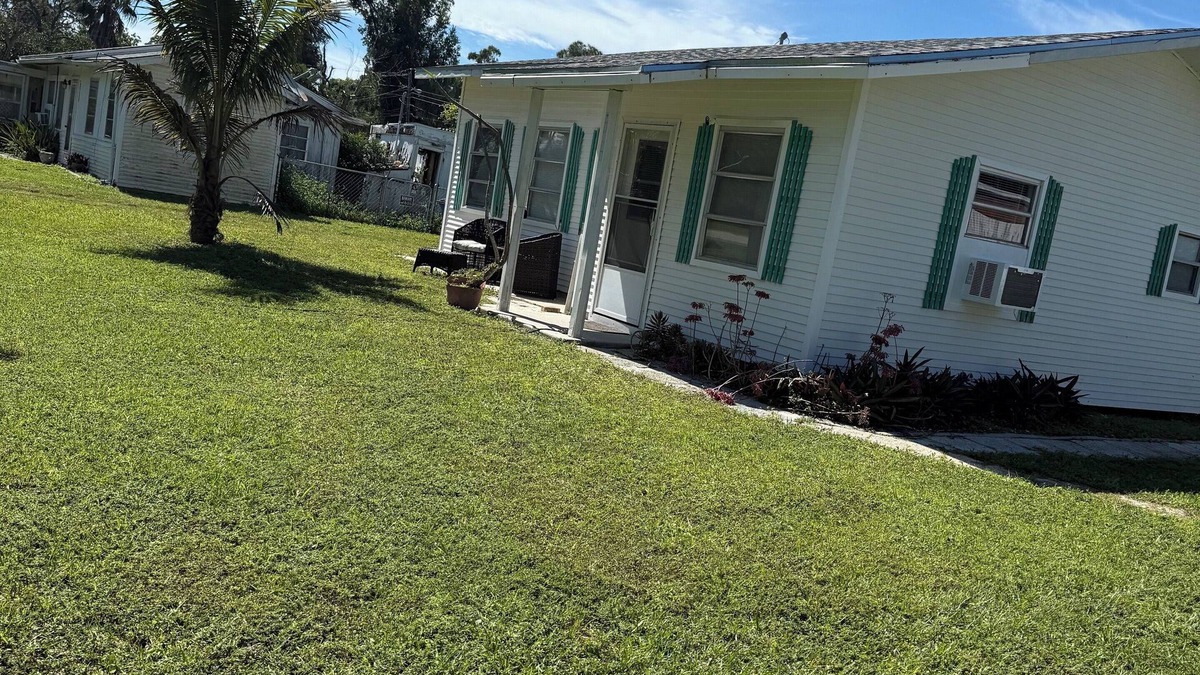 Estero House | Secluded private 2-bedroom house in Estero walking distance from Starbucks plus