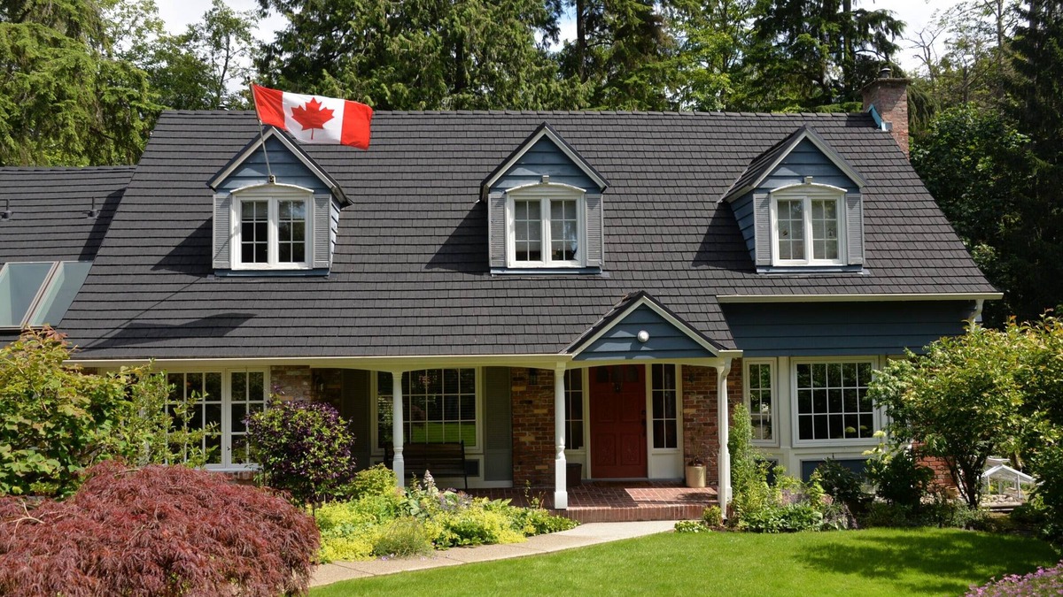 West Vancouver House | Secluded private location on a creek close to amenities, mountains and ocean.