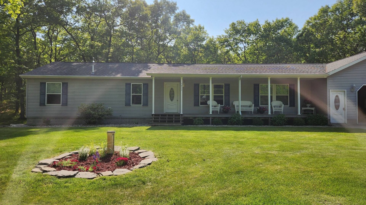 Caseville House | Secluded private home with golf cart to take you to the beach!