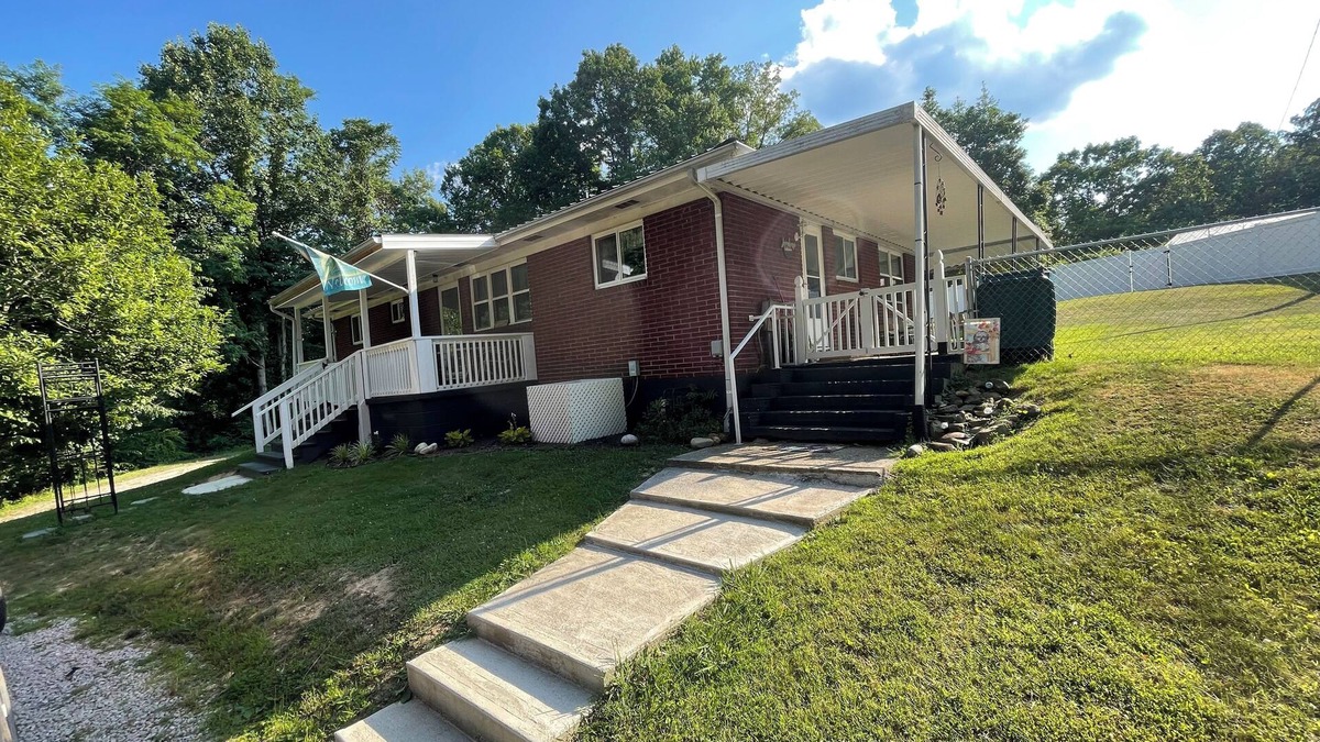 Westwood House | Secluded ranch home