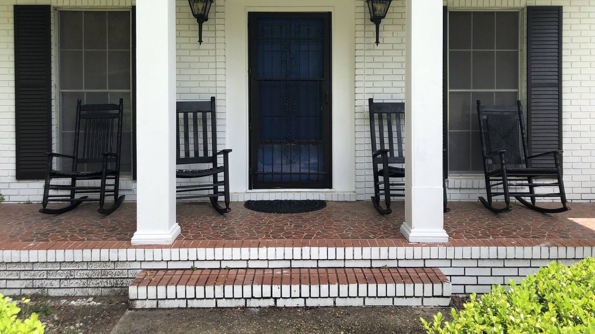 Tallahassee House | Secluded Ranch Style Home perfect for events.