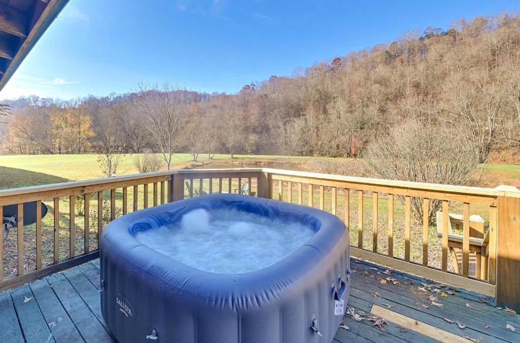 Beattyville House | Secluded Retreat BBQ, Lawn Games, and Fire Pit!