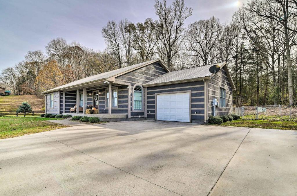 Burkesville House | Secluded Retreat on 2 Acres Near Dale Hollow Lake!