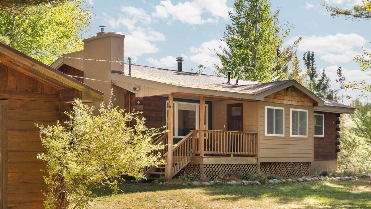 Grayling House | Secluded River Retreat-Fall color tours, Park and ride to trails, Family getaway