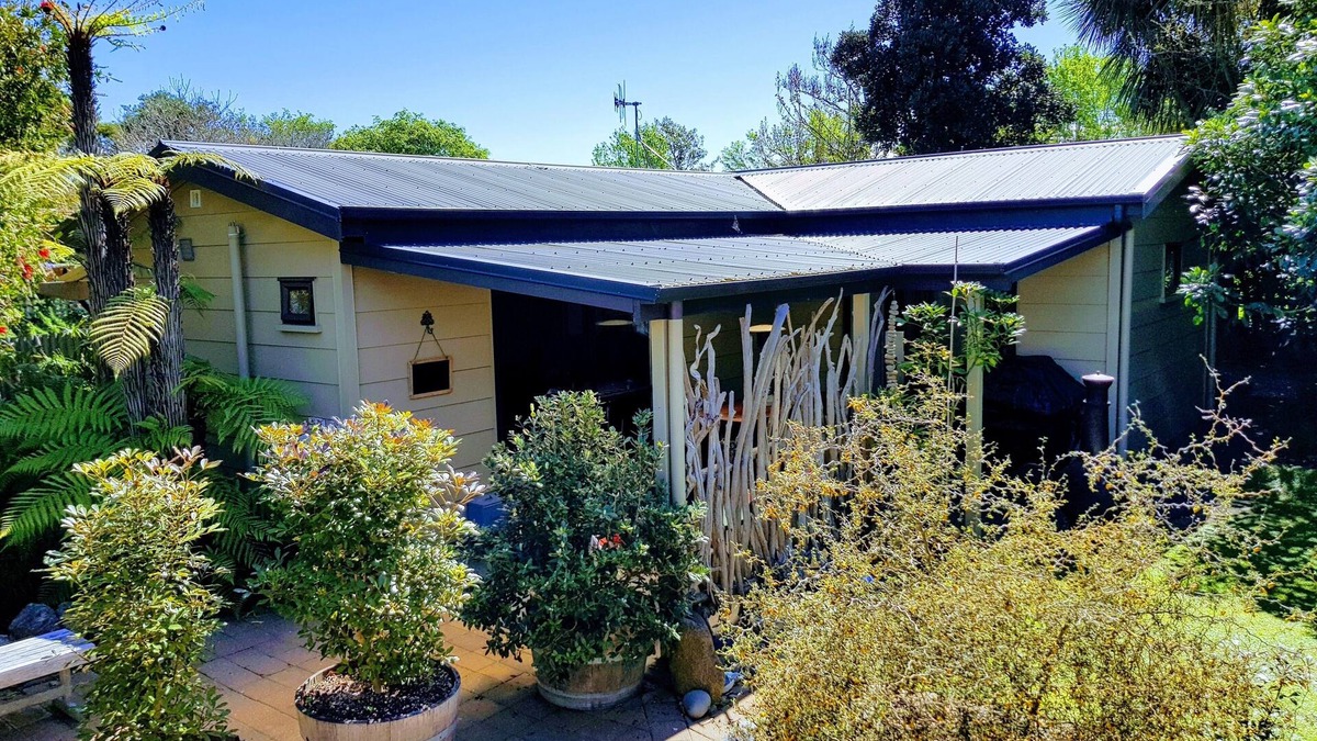 Clive Cottage | Secluded Riverside Cottage set in native garden.