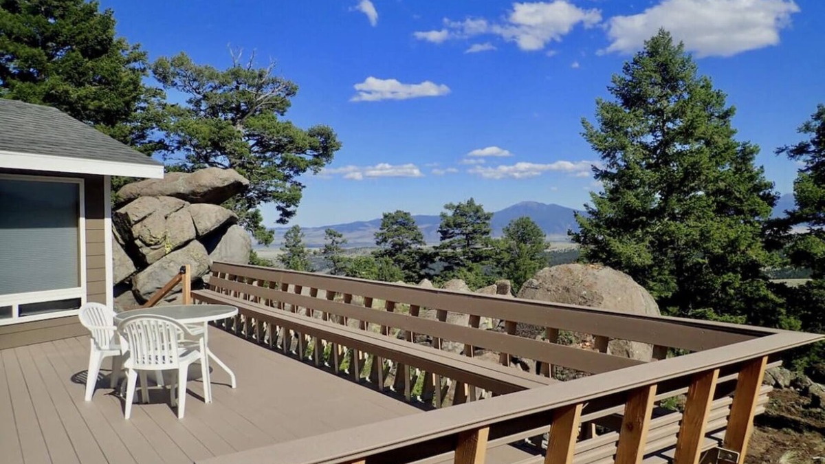 Whitehall House | Secluded-Romantic-Hot Tub-Mountain Top Retreat-Solar Grid-Tie