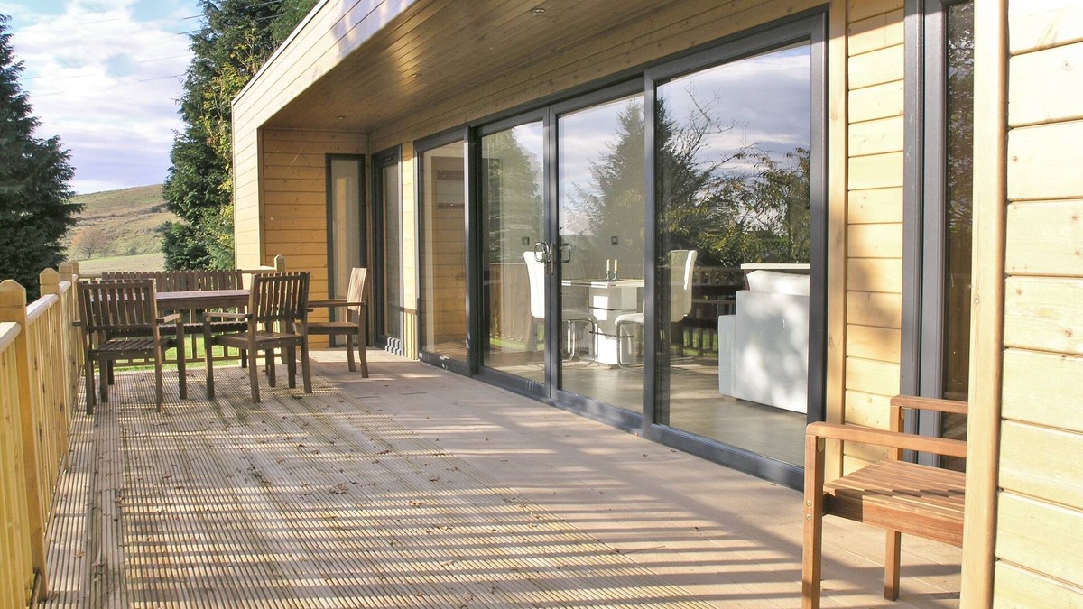 Fintry Cabin | Secluded Rural Retreat with elevated deck and wonderful views