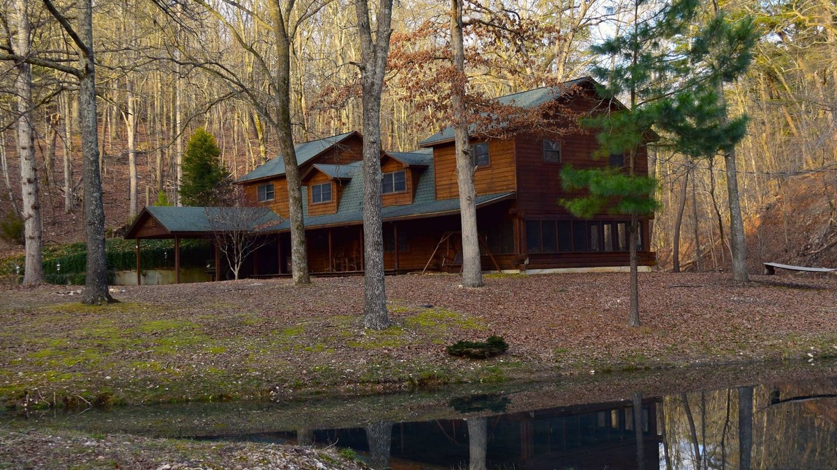 Moodys Cabin | Secluded Rustic Cabin w/Wifi on 160 Acres near Illinois River & Lake Tenkiller