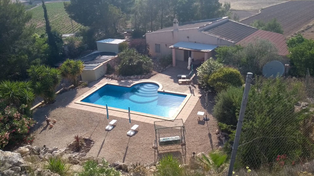 Pinoso House | Secluded Rustic family house to rent
