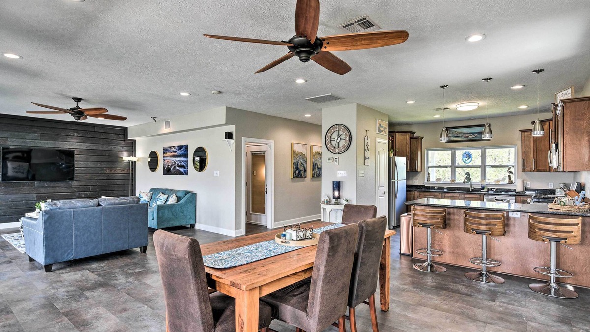 El Lago House | Secluded Seabrook Waterfront Home w/Patio!