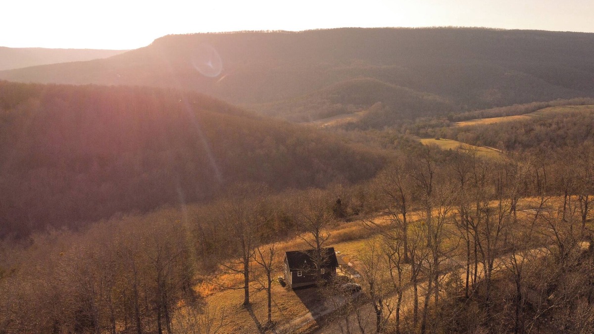Newton County Cabin | Secluded Spa Cabin: Hot Tub, Sauna, Cold Plunge