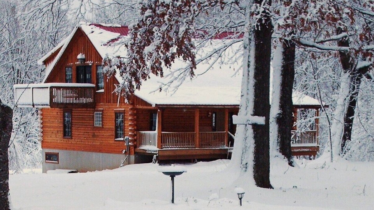 Pamplin House | SECLUDED SPRING CREEK CABIN, Hot Tub, WiFi , Pool table,. Foosball. Wildlife