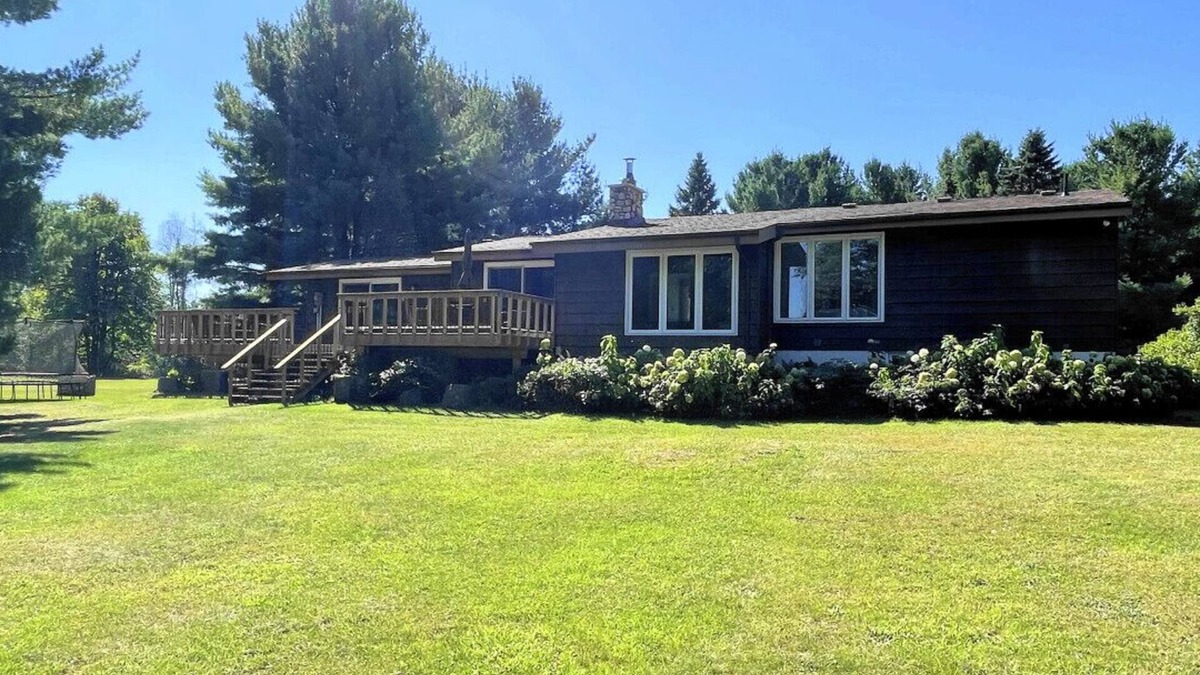 Crowes Landing House | Secluded Stoney Lake Retreat: Your Private Paradise