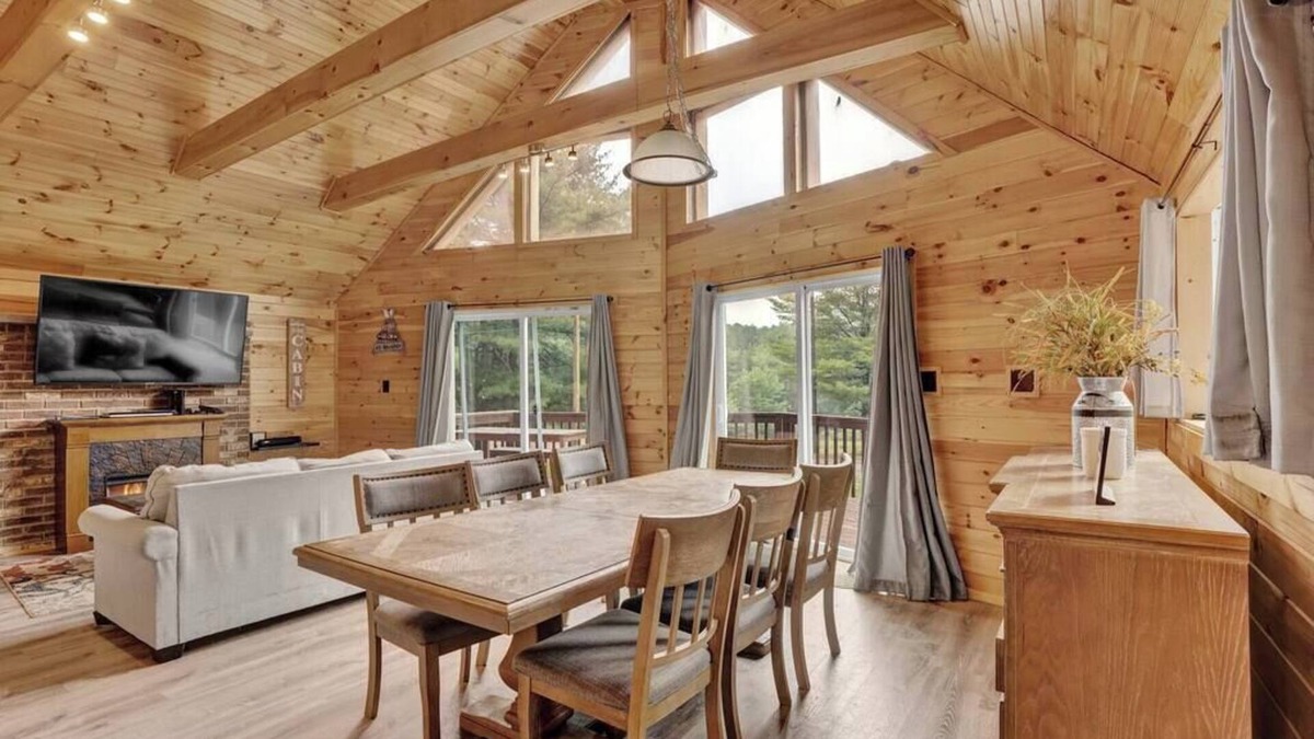 White Haven Cabin | Secluded Stream Front Log Cabin | HotTub | FirePit