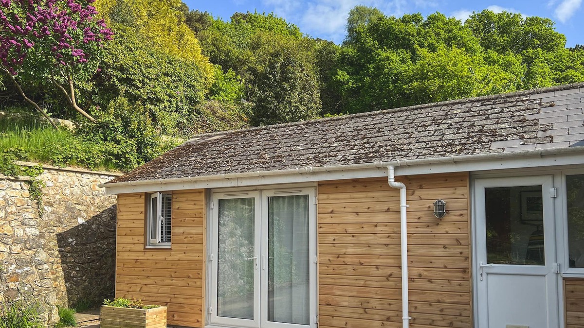 Bridport House | Secluded Studio Annex With Hillside Garden Sea & Country Views Close to Beaches
