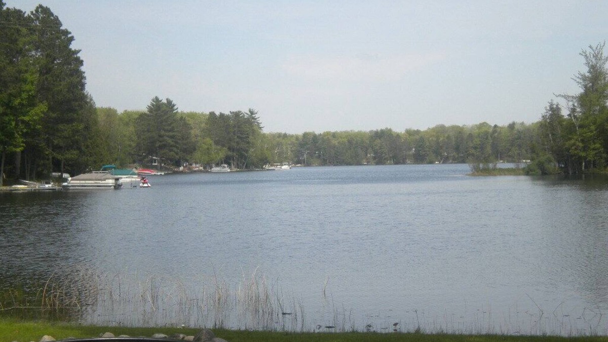 Lewiston House | Secluded Tee Lakeside House, Lewiston Michigan